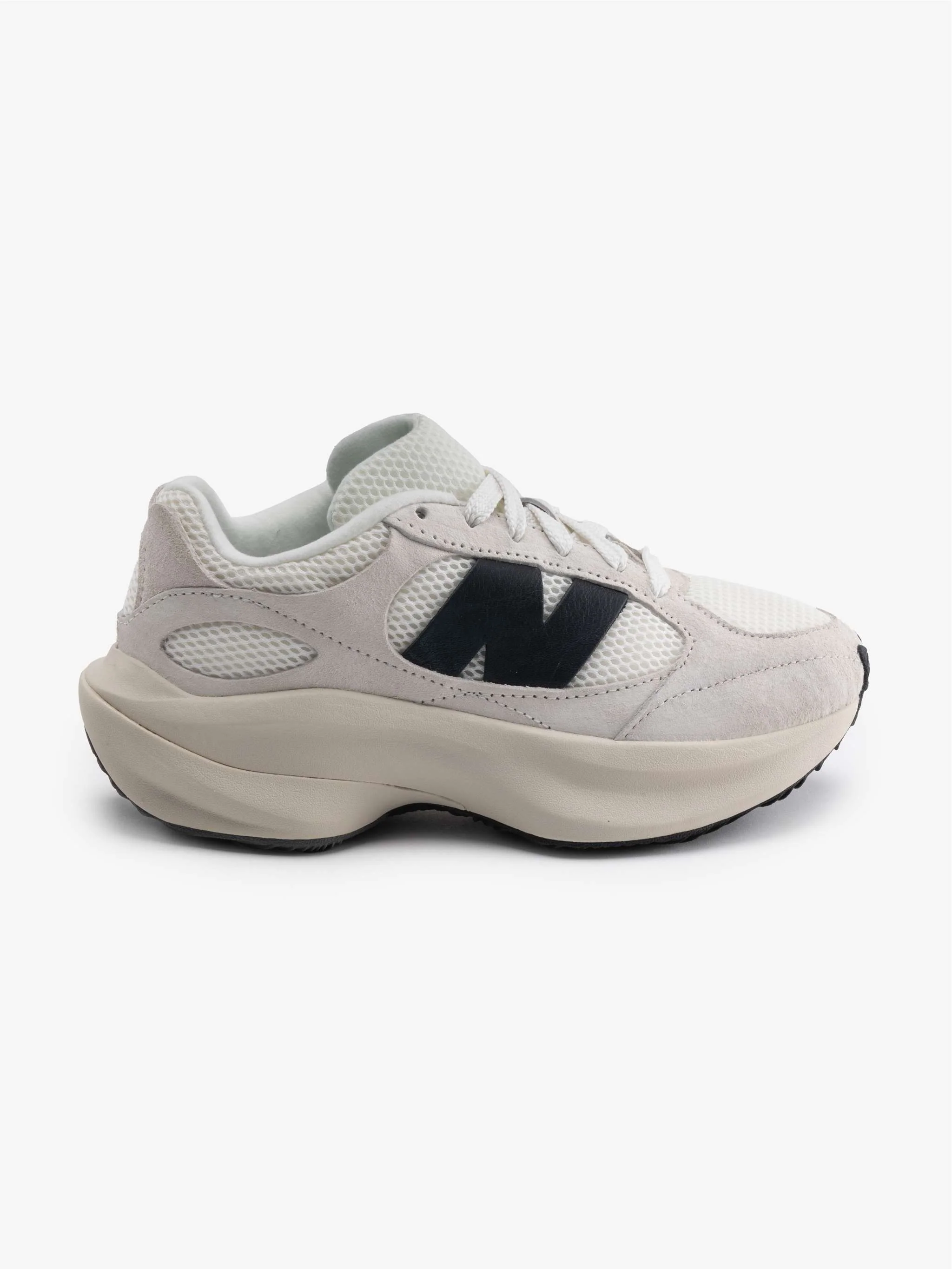 Zapato Lifestyle New Balance Warped Runner, color Blanco con Negro, para Damas